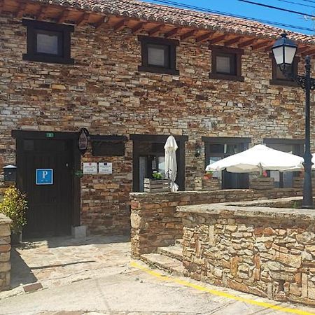 Posada De Serrada Serrada de la Fuente Eksteriør billede